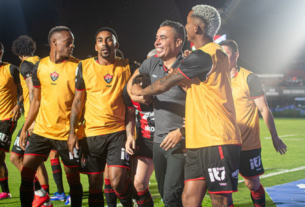 Jair Ventura e jogadores do Vitória
